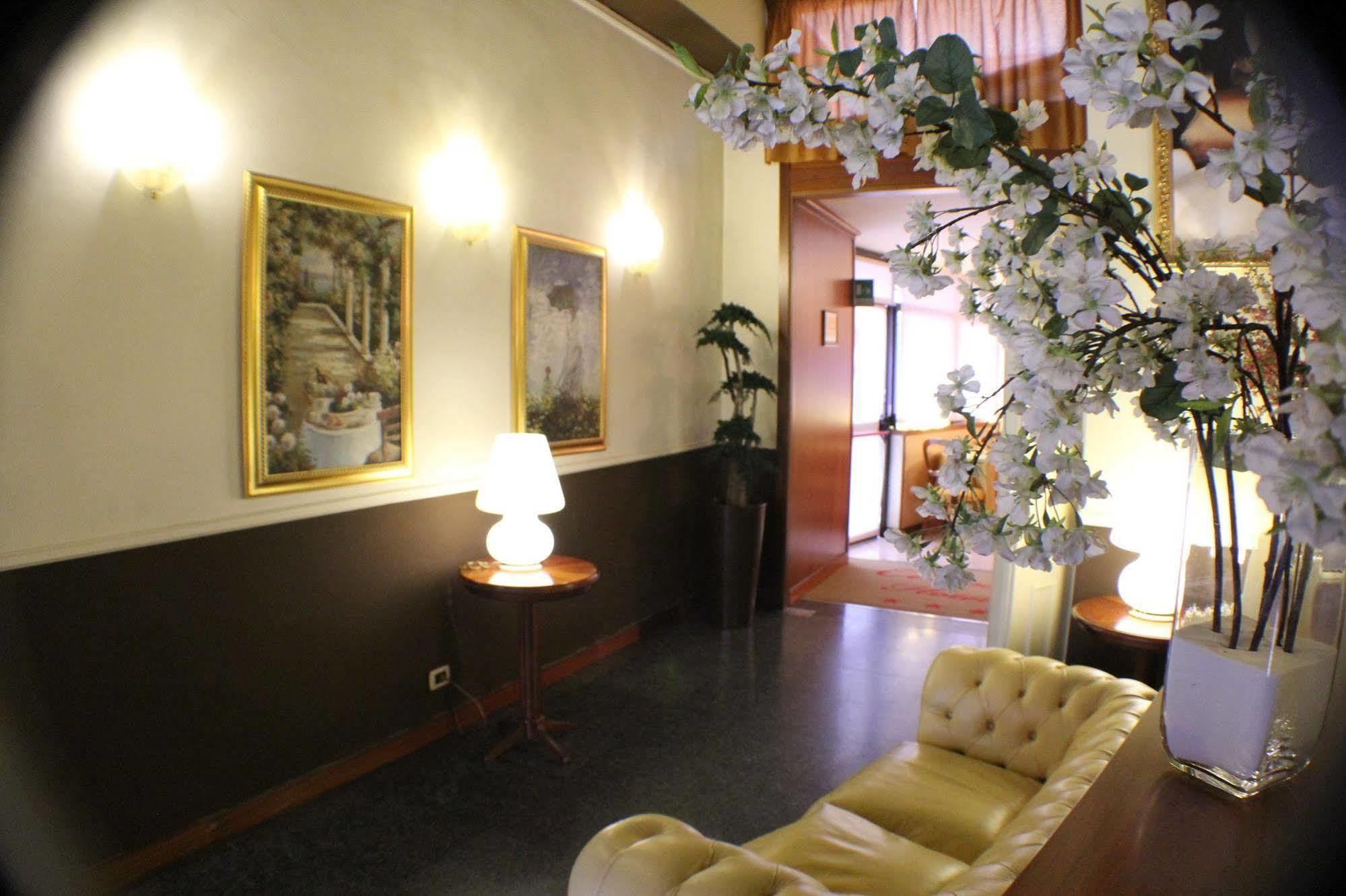 Certosa Hotel Milan Bagian luar foto